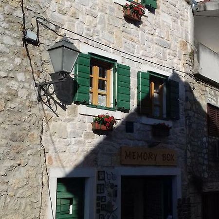 Apartments Mime - Small House Vodice Buitenkant foto