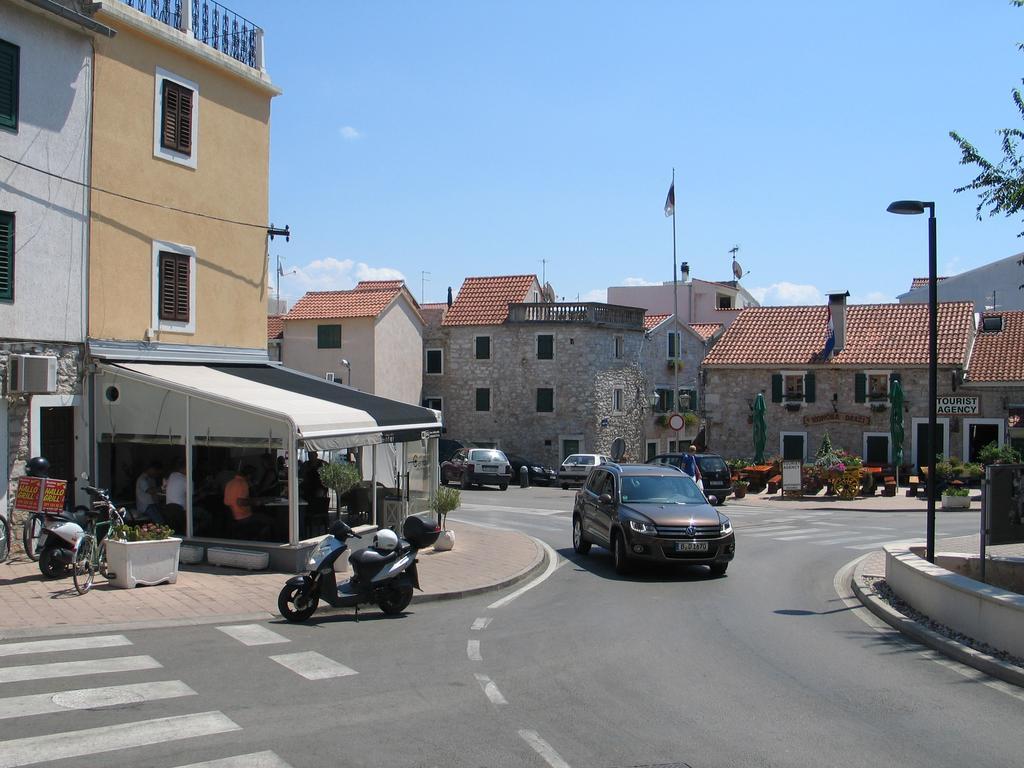 Apartments Mime - Small House Vodice Buitenkant foto