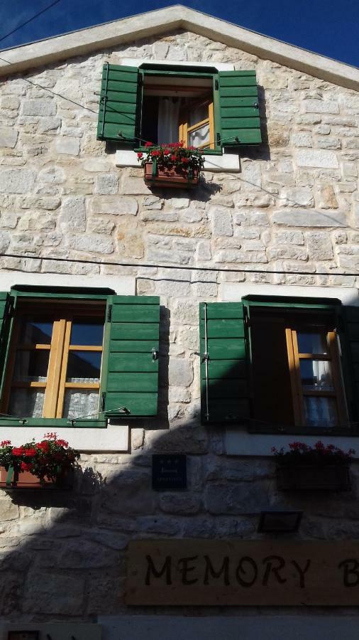 Apartments Mime - Small House Vodice Buitenkant foto
