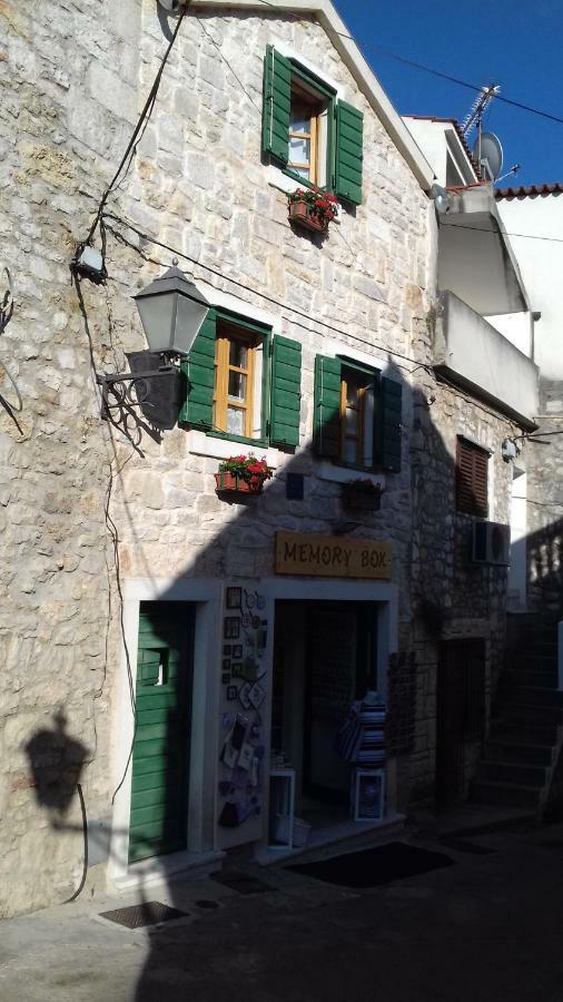 Apartments Mime - Small House Vodice Buitenkant foto
